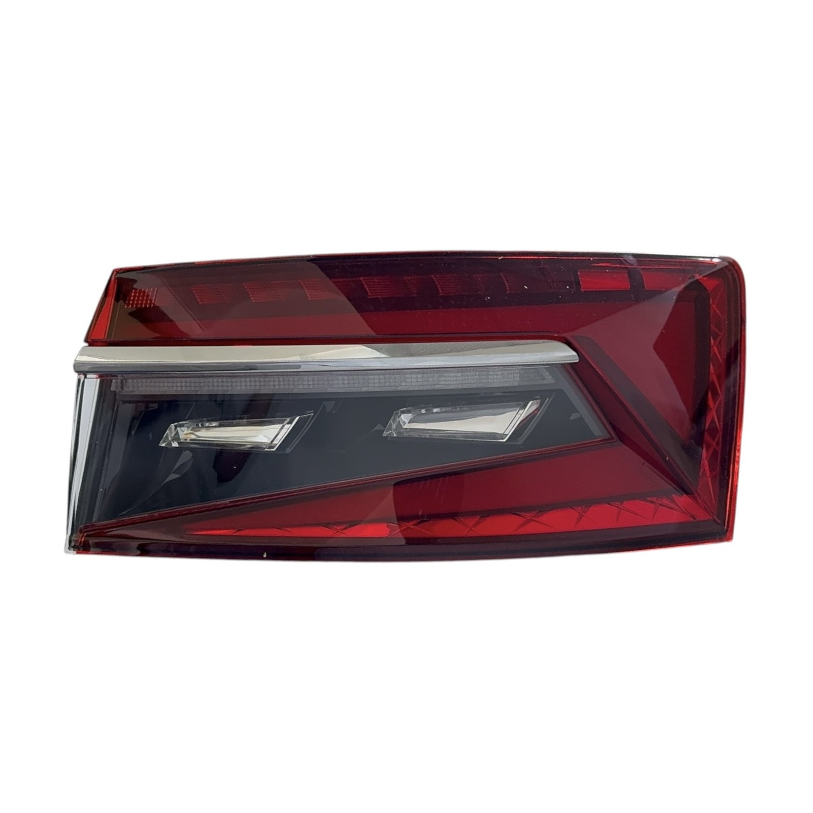 Dış Stop Lambası Skoda Super B 2020-2024 (SAĞ)